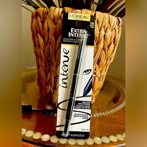 *NEW* Buy one, get 1 FREE on L'Oréal Intense Pencil Eyeliner in Black Noir.